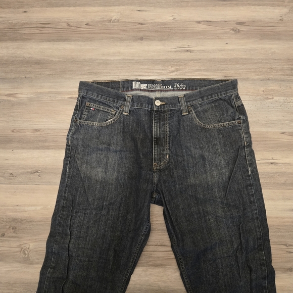 Tommy Hilfiger FREEDOM Dark Washed Blue Whiskered Boot Cut Size 36/32 - Picture 2 of 5